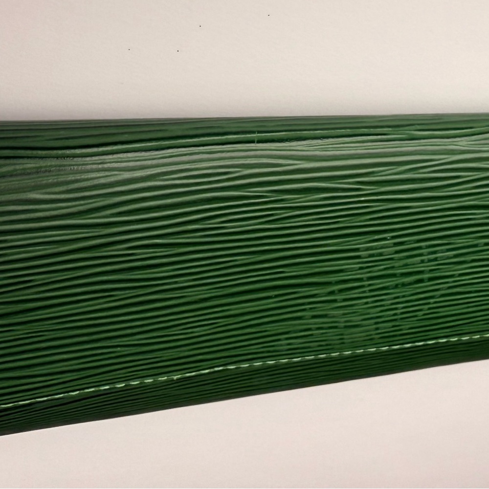 Louis Vuitton Green Epi Long Wallet with chain and COA - Picture 5 of 10